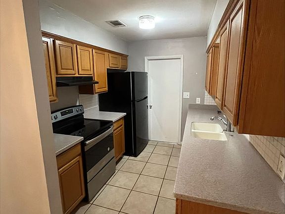 3rd image of 1165 Morse Ave