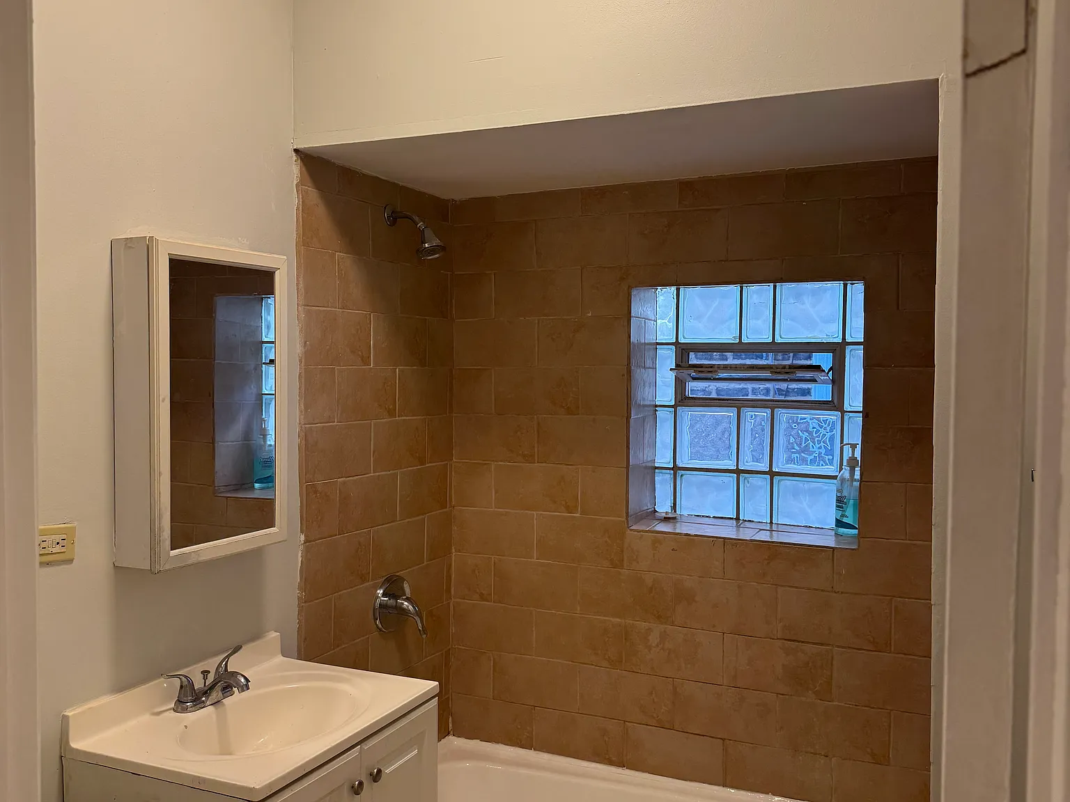 2 bed, 1100 sqft, $1,500 — Photo 2