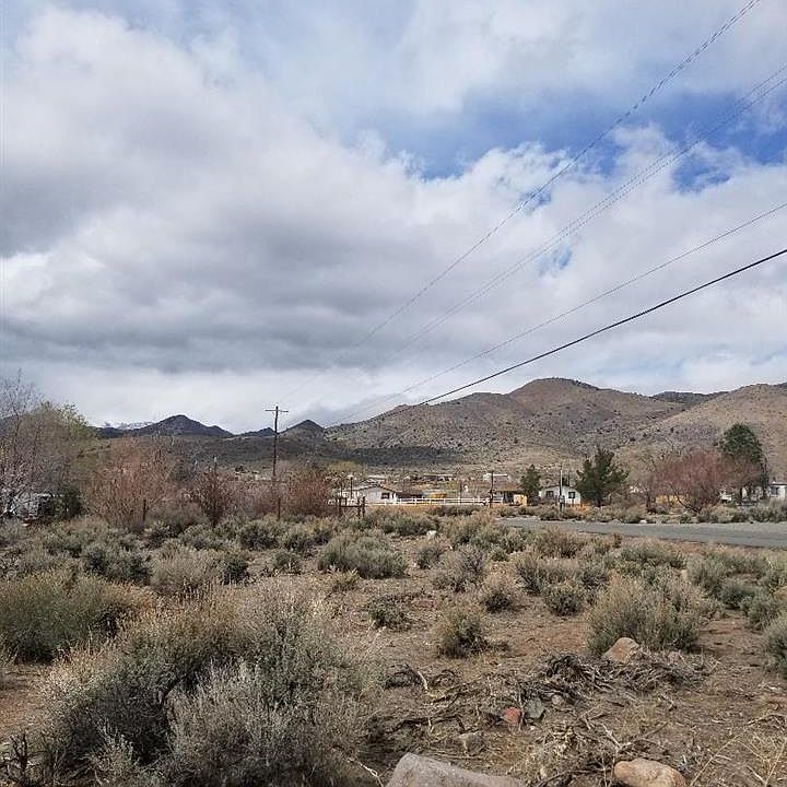 2nd image of 374 Wagon Wheel Way