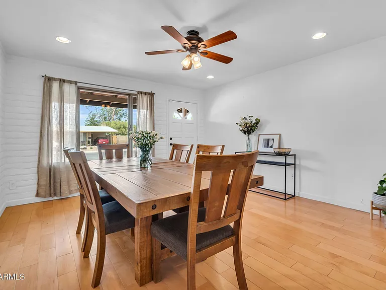1275 E Campus Dr — Photo 2