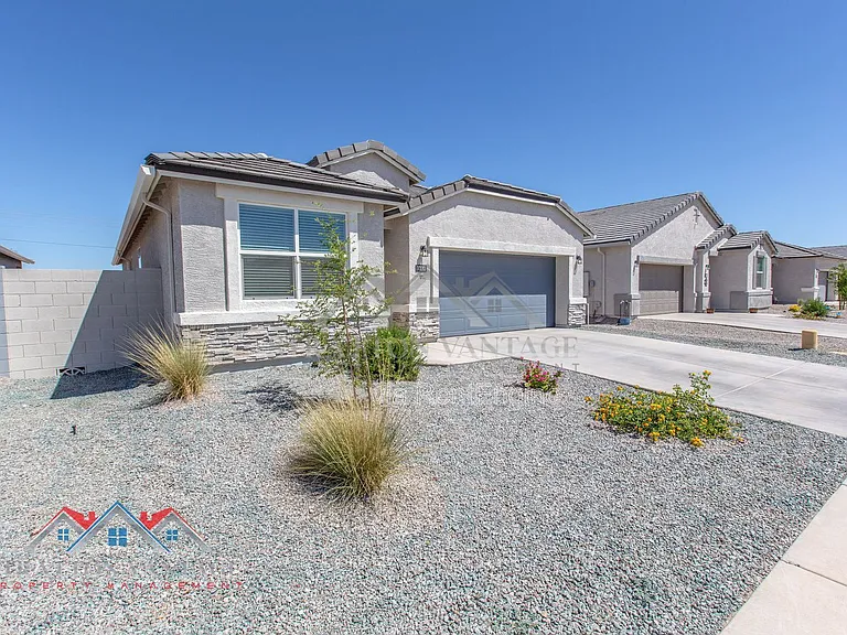 1330 W Hess Ave — Photo 3