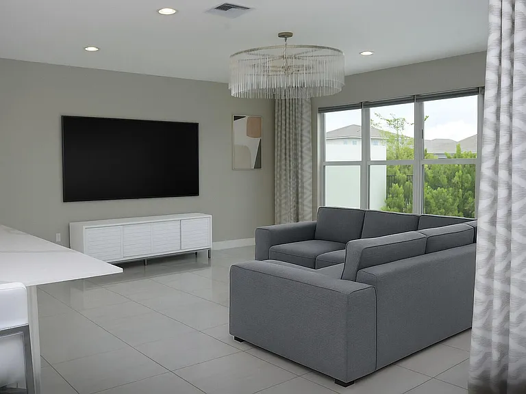 1402 Thistle Pl — Photo 3