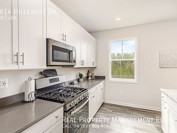 4th image of 9614 Hillcrest Dr