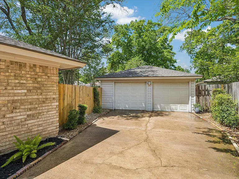 11418 Ash Creek Dr — Photo 32