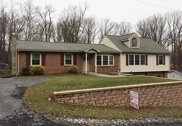 2nd image of 65 Ice House Hill Rd