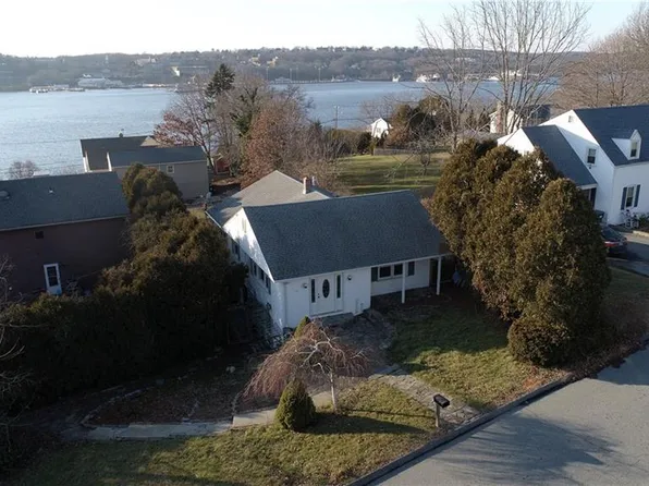 303 Lestertown Rd, Groton, CT 06340