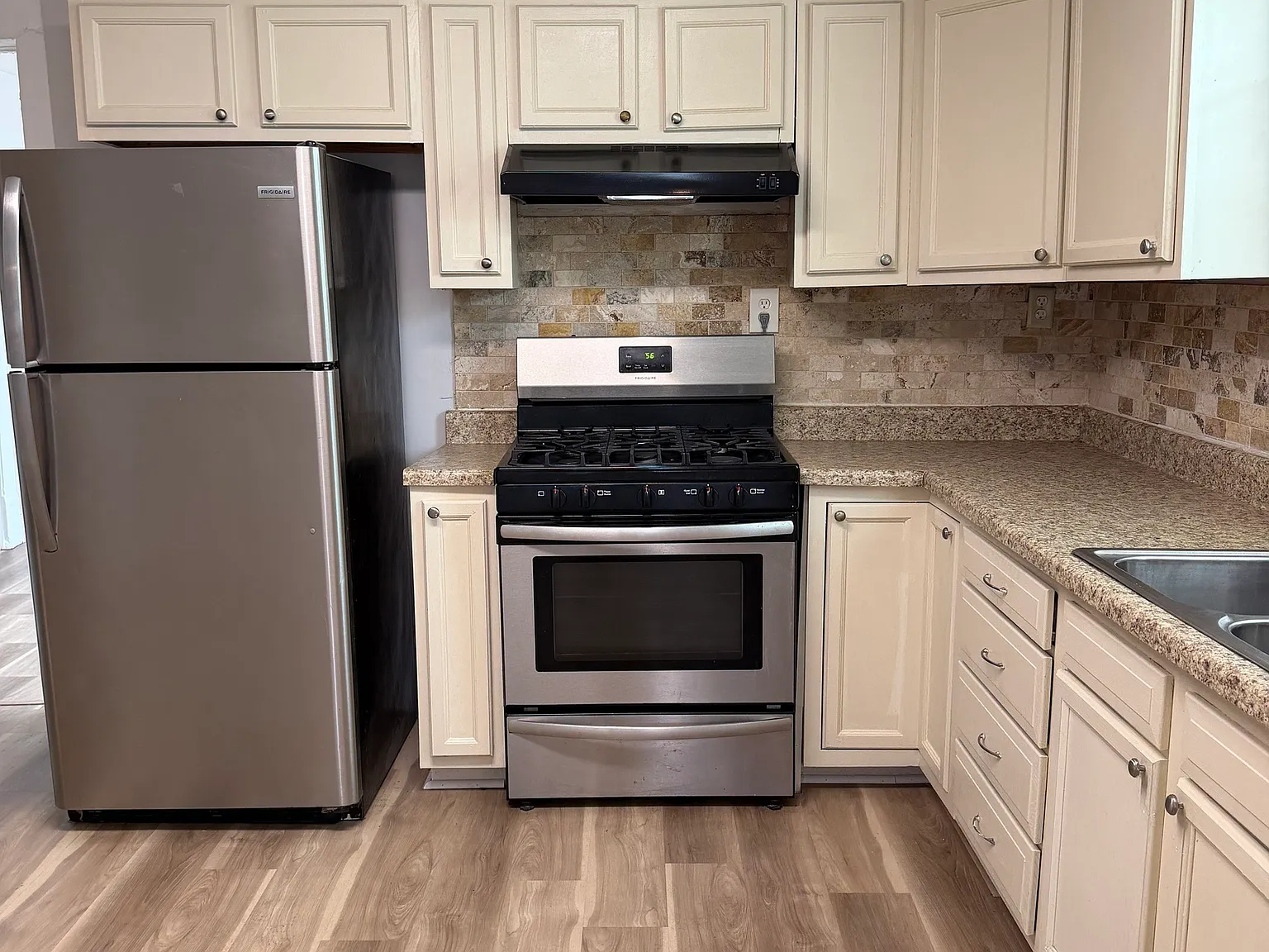 3 bed, 2.0 bath, 1694 sqft, $2,850 — Photo 3