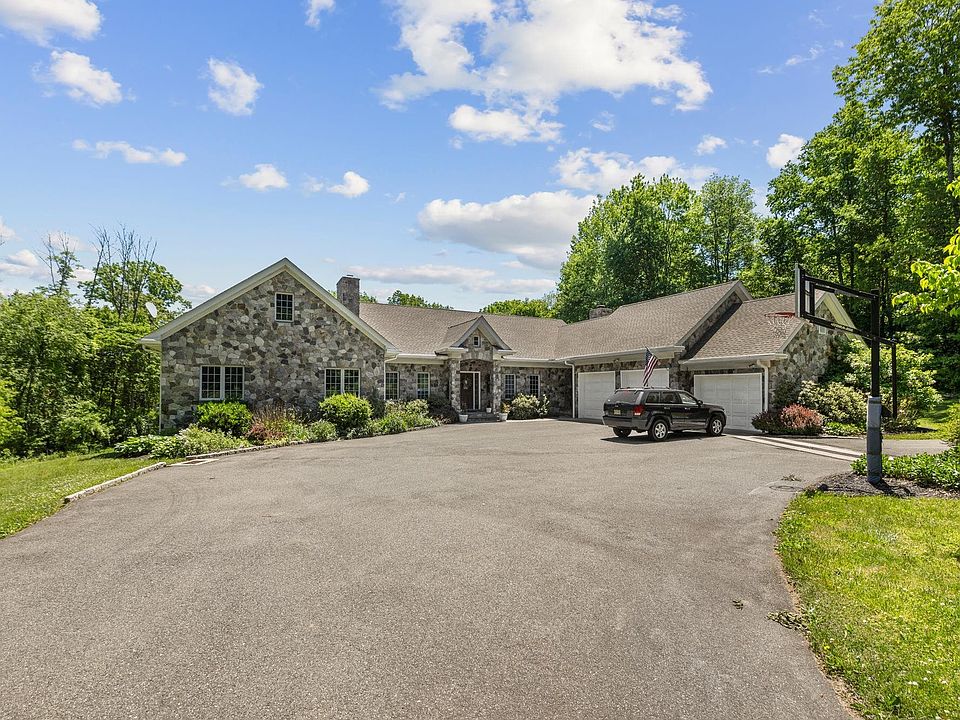 1st image of 5 Tanners Brook Rd