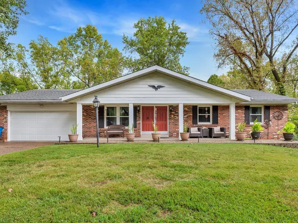 5025 Wolverton Dr, Florissant, MO 63033