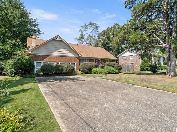 3rd image of 300 Leach Dr