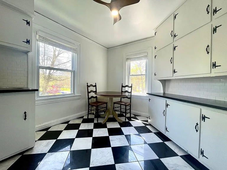 45 Woodlawn Ave #3 — Photo 4