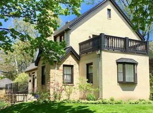 2148 W Pratt Blvd, Chicago, IL 60645