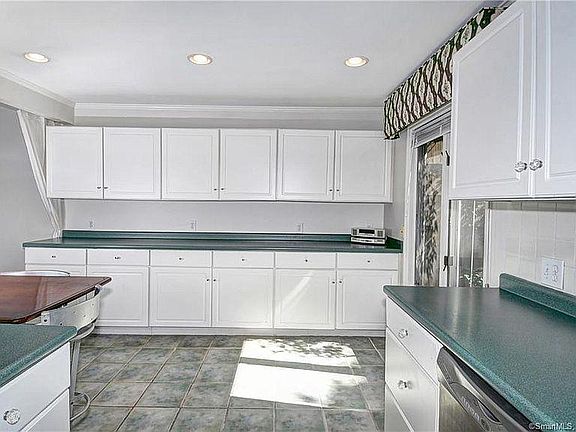 4th image of 45 Sunrise Ave