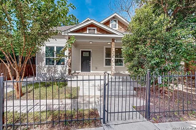 3 bed, 2.0 bath, 2237 sqft, $3,450 — Photo 3