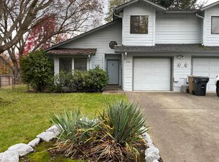 2184 NW North Hill Dr, Grants Pass, OR 97526