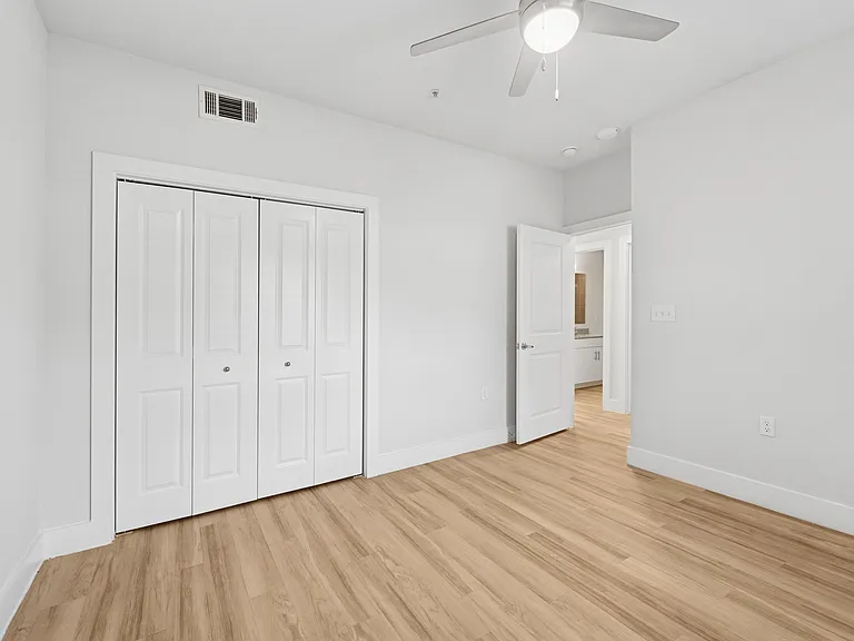 Ensign Apartments — Photo 23