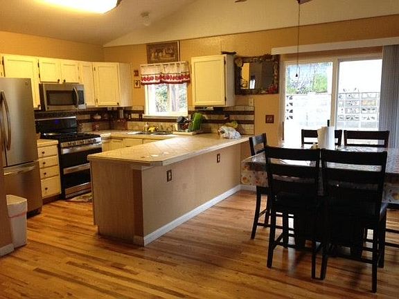 open kitchen/dining room with patio access