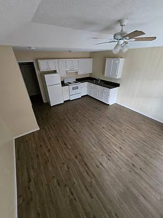 1 bed, 400 sqft, $700 — Photo 3
