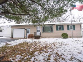 325 4th St, Washburn, IA 50702