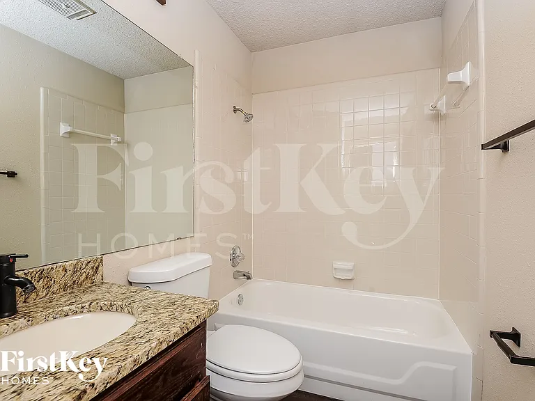 1396 Chinaberry Dr — Photo 10