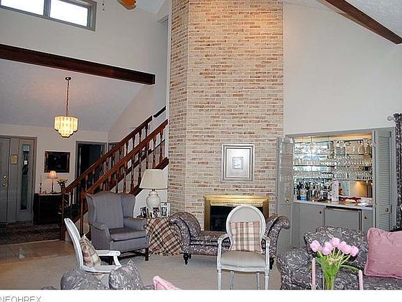 4th image of 284 Twin Creeks Dr