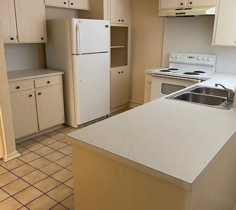 1st image of 1900 Westminster St #111