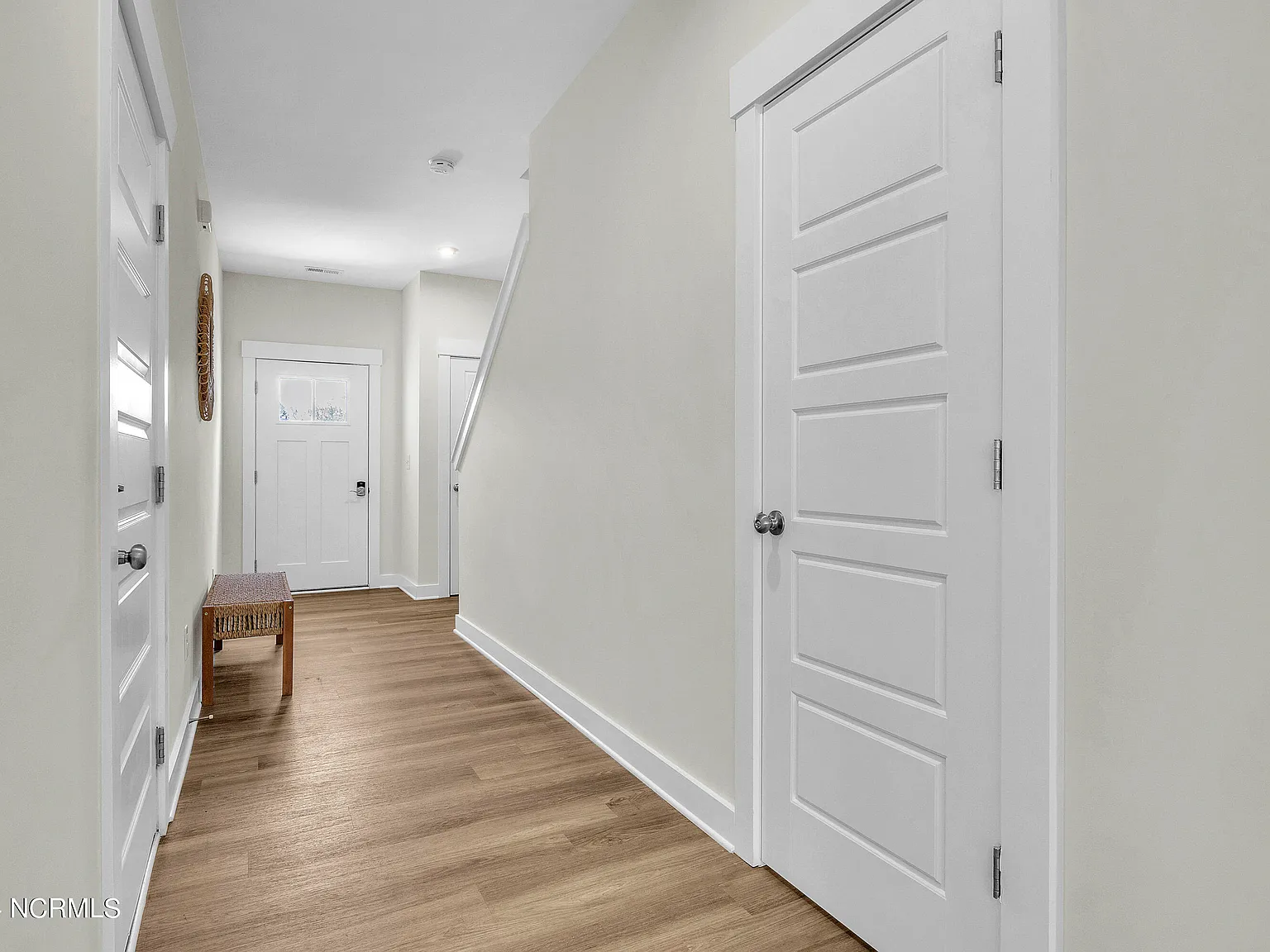 3 bed, 2.5 bath, 1726 sqft, $2,040 — Photo 3