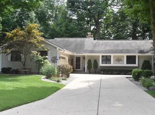 N26W22141 Glenwood Ln, Waukesha, WI 53186