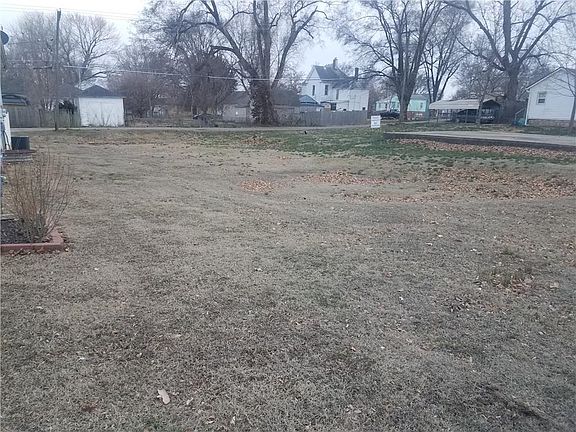 2nd image of 215 Pottawatomie St