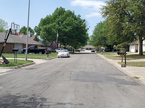 5th image of 209 N Bugle Dr