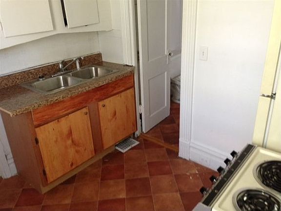 2nd image of 1320 Lake St APT 2