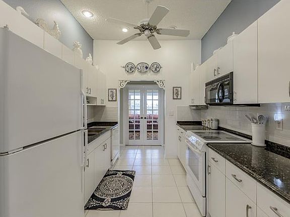 4th image of 934 Kings Blvd #8