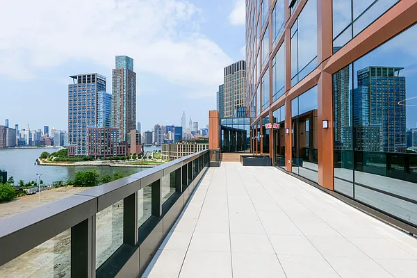 Rented by Arwell Realty | media 18