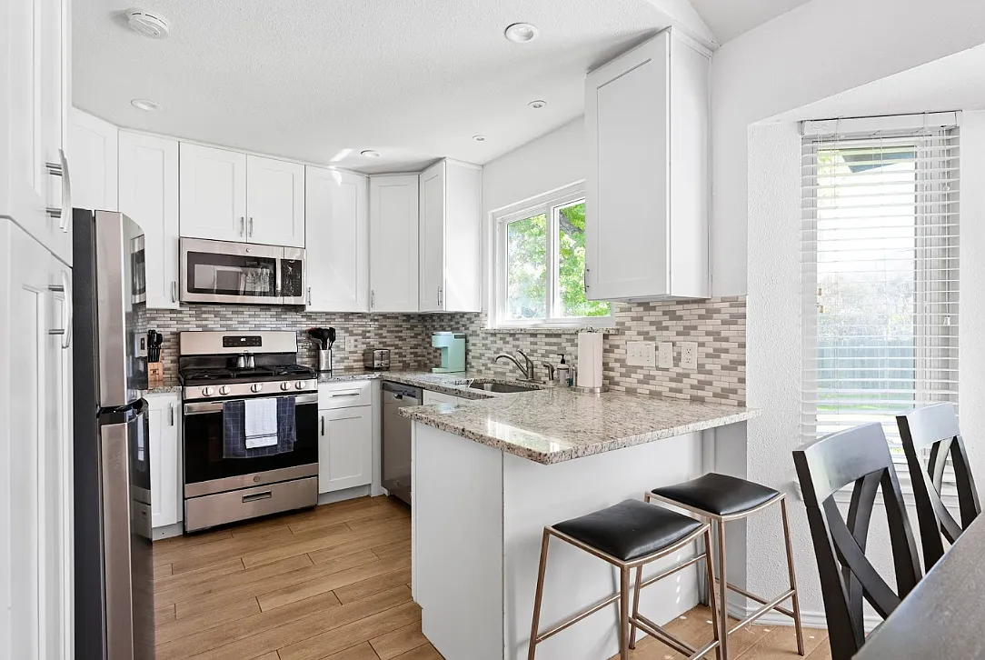 4 bed, $4,800 — Photo 2