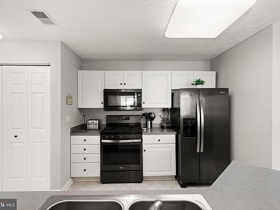 2nd image of 16 Brook Farm Ct #D-16d