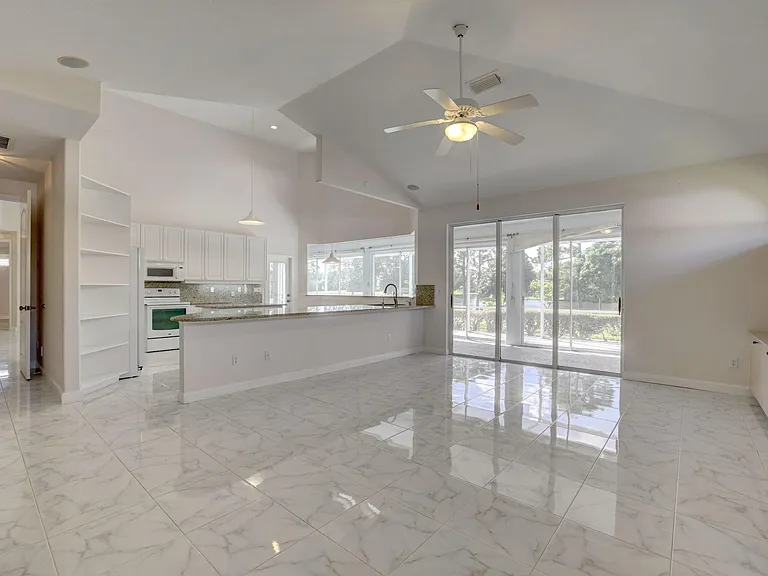 8028 Plantation Lakes Dr — Photo 11
