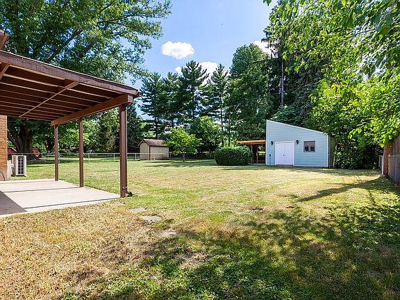 5th image of 3805 Strathmoor Dr