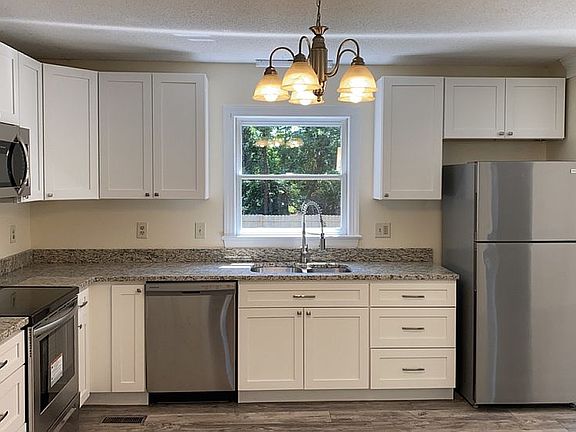 2nd image of 5 Evans Grove Dr