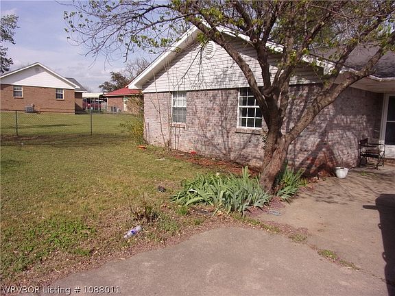 4th image of 410 N 9th St