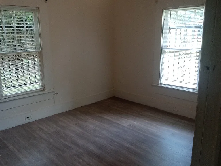 1441 Park Ave — Photo 10