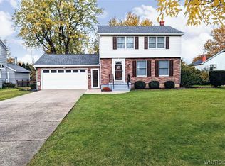 38 Barberry Ln, Amherst, NY 14221
