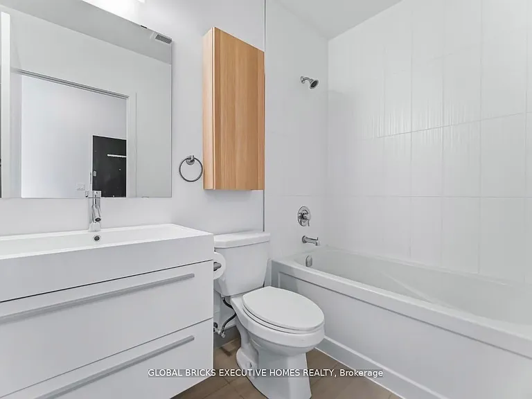 297 College St #506 — Photo 6