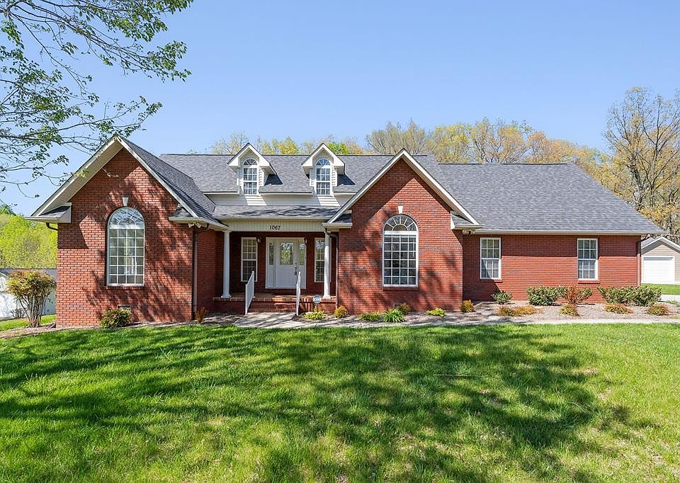 1st image of 1067 Heathwood West Dr