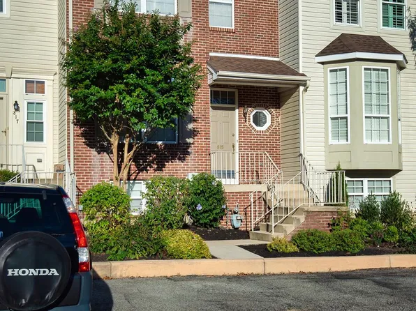815 N Waterford Ln, Wilmington, DE 19808