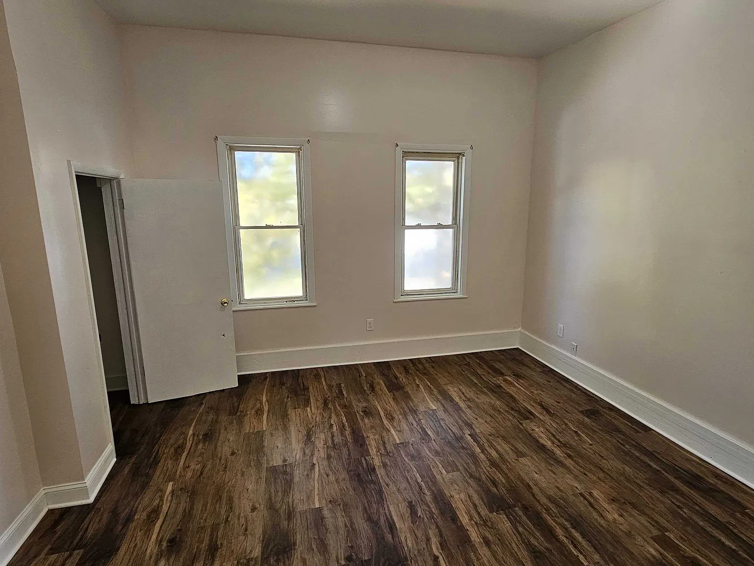 2 bed, 940 sqft, $1,350 — Photo 4