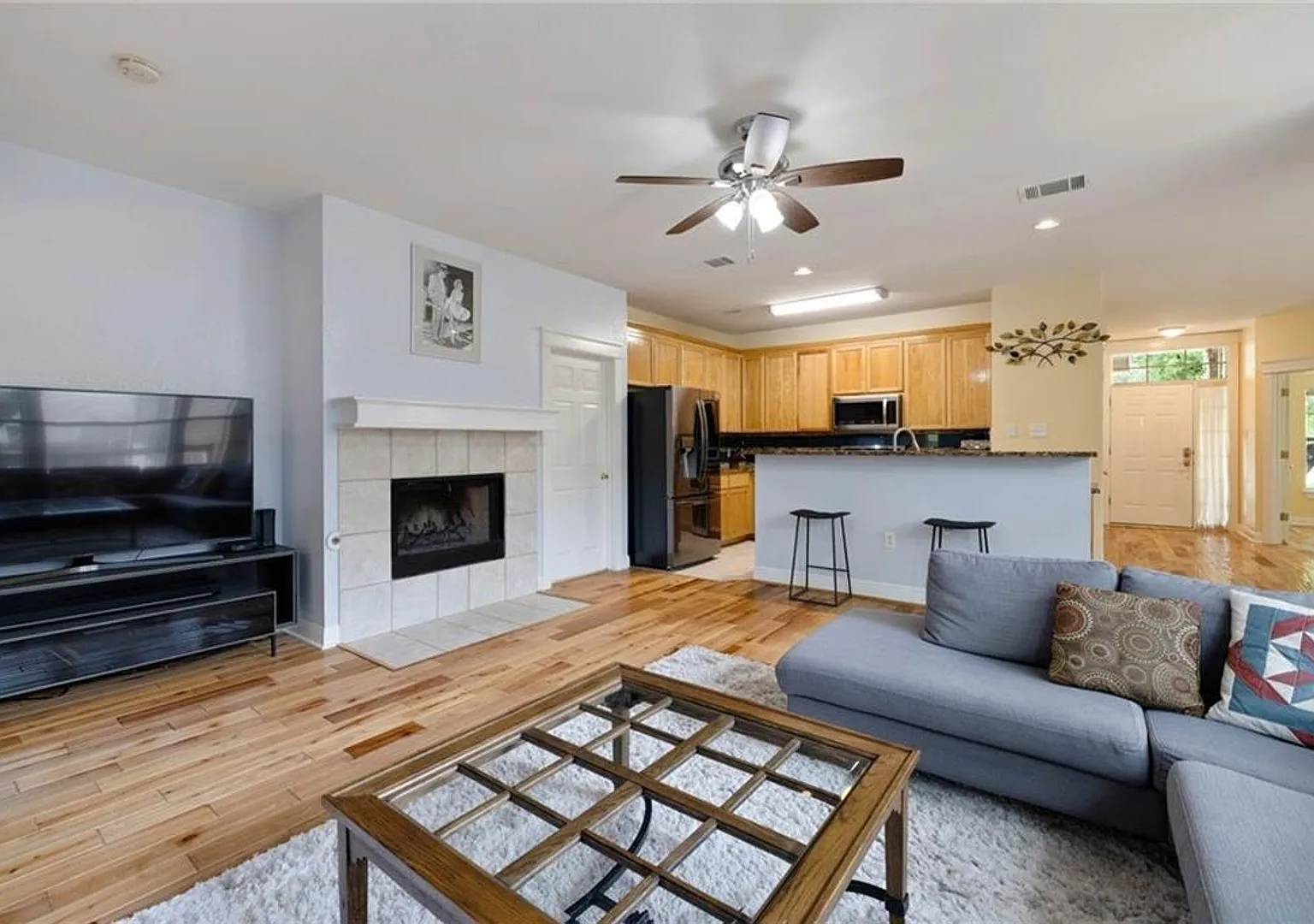 610 Palo Alto Ln — Photo 4