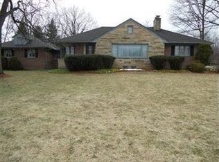 9246 Lawn Park Dr, Brecksville, OH 44141
