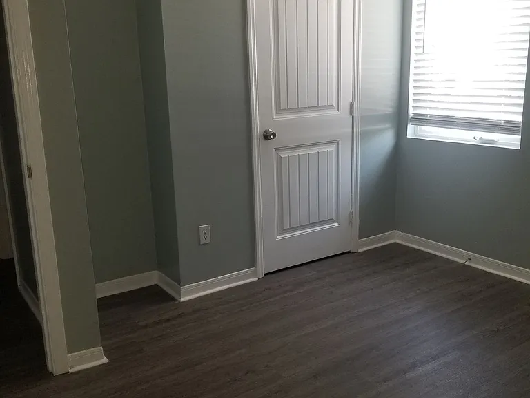 Avondale III Apartments — Photo 9