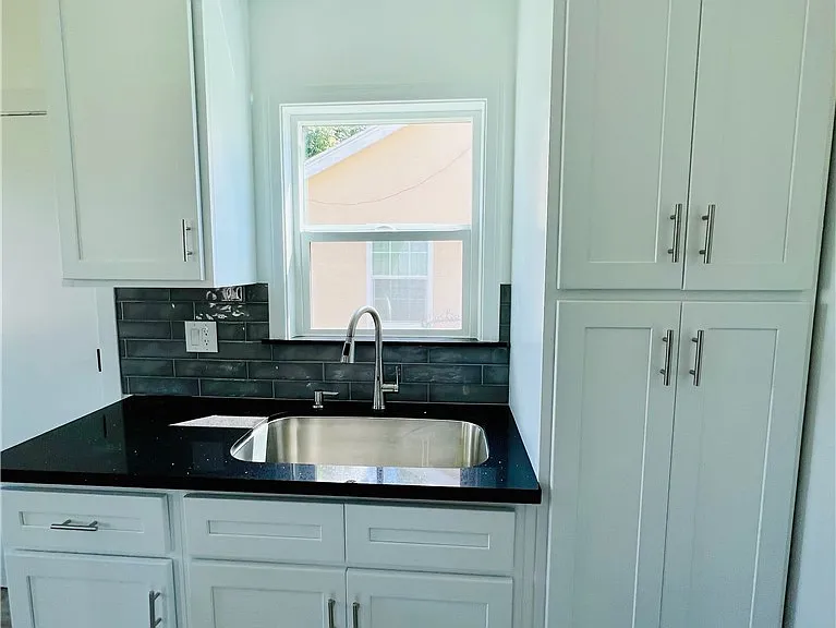 425 Grand Ave — Photo 11