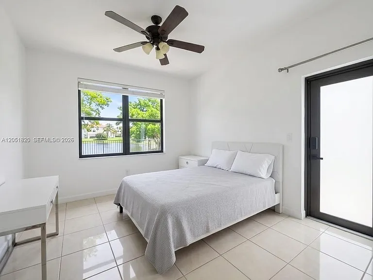 15350 SW 11th St — Photo 12